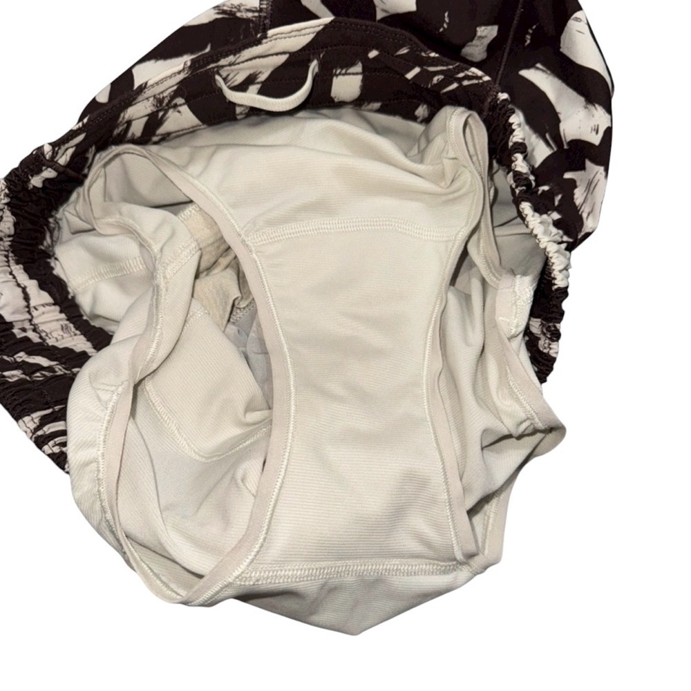Lululemon Hotty Hot Shorts - Picture 7 of 8